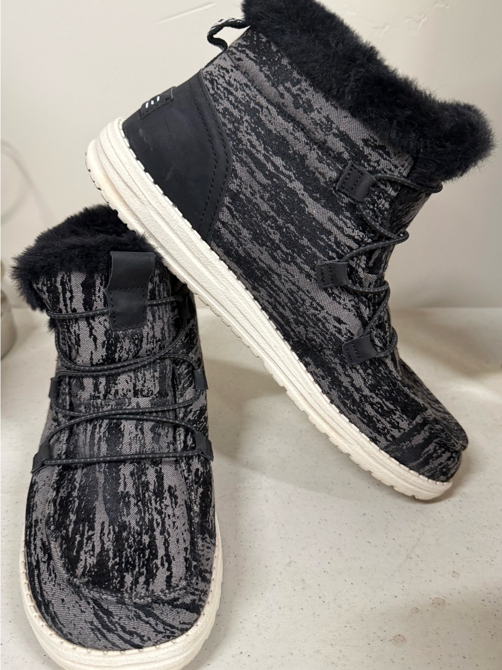 HEY DUDE - Lea Fur Black (Women’s Size 9)